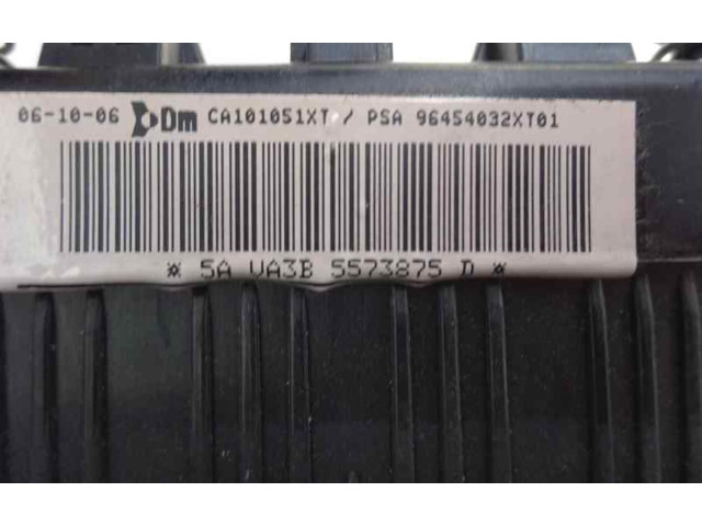 Подушка безопасности водителя 96454032XT01 Citroen Berlingo