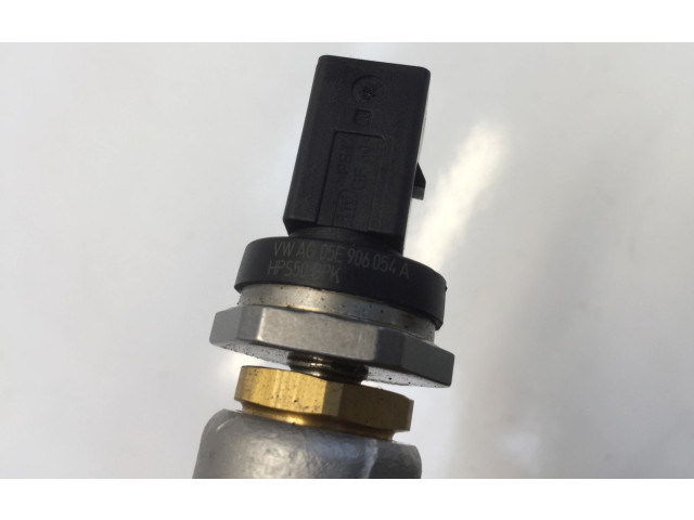 Топливная рампа 05E907593 Audi Q2 -