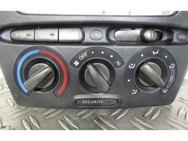 Блок управления климат-контролем    Toyota Yaris Verso