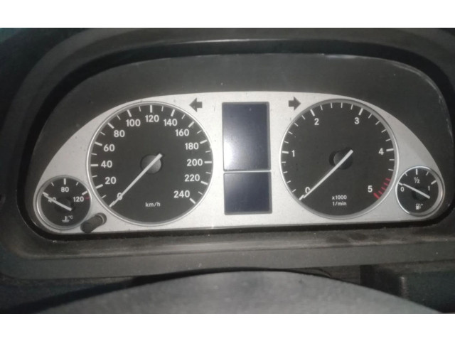 Přístrojová deska Mercedes-Benz B W245 2009