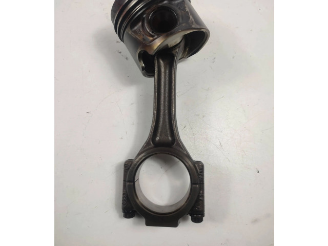  Поршень с шатуном  038J  Volkswagen PASSAT B6  