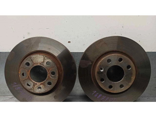 Передний тормозной диск       Opel Corsa C 1.2 569000  