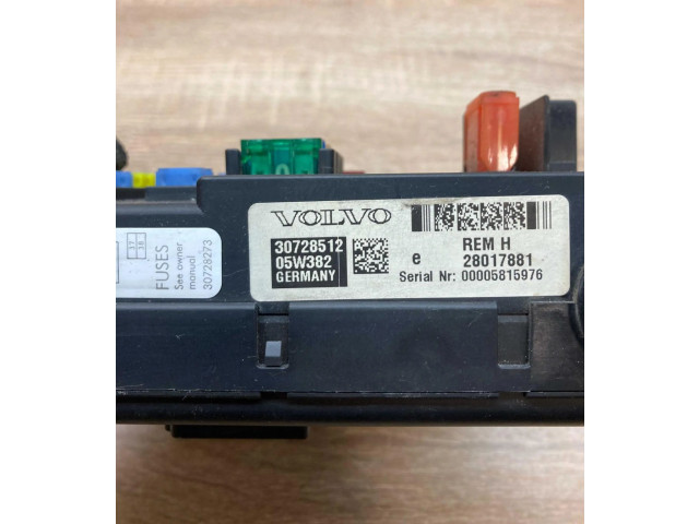 Блок предохранителей 30728512, 28017881 Volvo S60