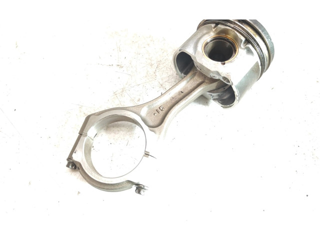 Píst Subaru Outback