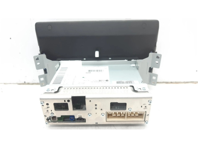 Радио/ проигрыватель CD/DVD / навигация