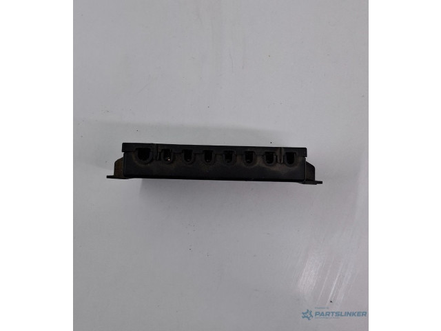 Блок предохранителей 9162323   Volvo S60    