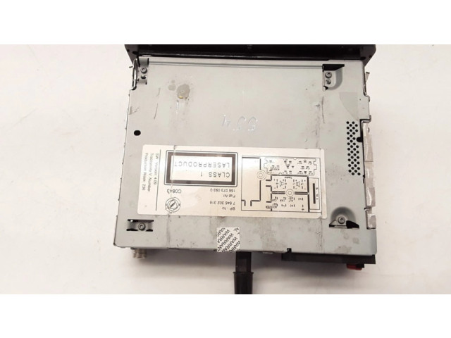 Радио/ проигрыватель CD/DVD / навигация