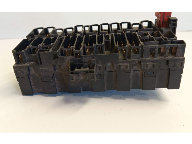 Блок предохранителей 357937039 Volkswagen Golf III