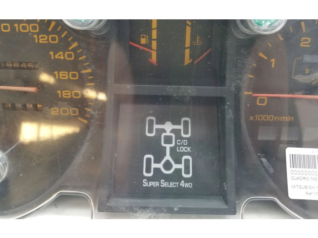 Панель приборов MB832131376830 Mitsubishi Montero