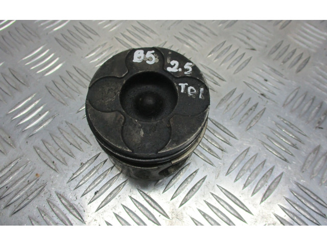 Píst Volkswagen PASSAT B5.5