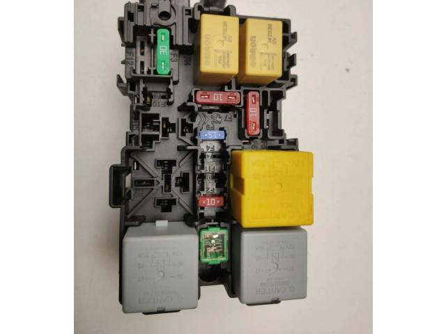 Блок предохранителей 9806192580 Peugeot 2008 I