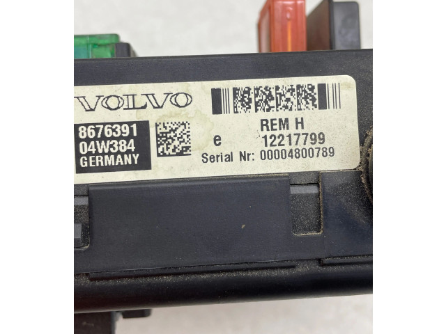 Блок предохранителей 8676391, 00004800789   Volvo XC90    