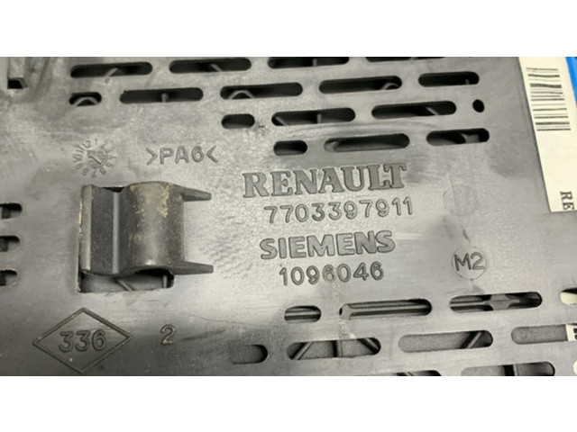 Блок предохранителей 7703397911, 1096046   Renault Scenic I    