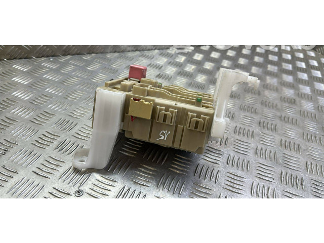 Pojistková skříňka 8273005C80 Toyota Avensis T270 2014