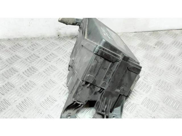 Блок предохранителей 8266253070, 8675XA1   Lexus IS 220D-250-350    