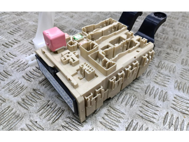 Pojistková skříňka Toyota Avensis T270 2015