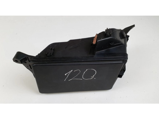 Блок предохранителей 8266253070   Lexus IS 220D-250-350    