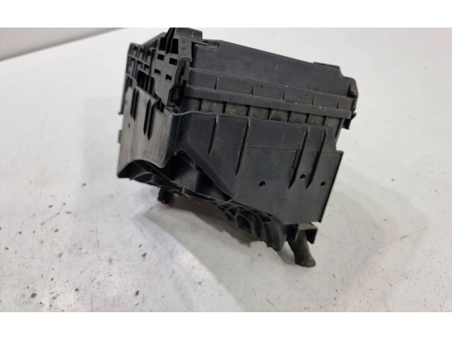   Pojistková skříňka 1K0937132G, 1K0937132F   Volkswagen Tiguan 2010