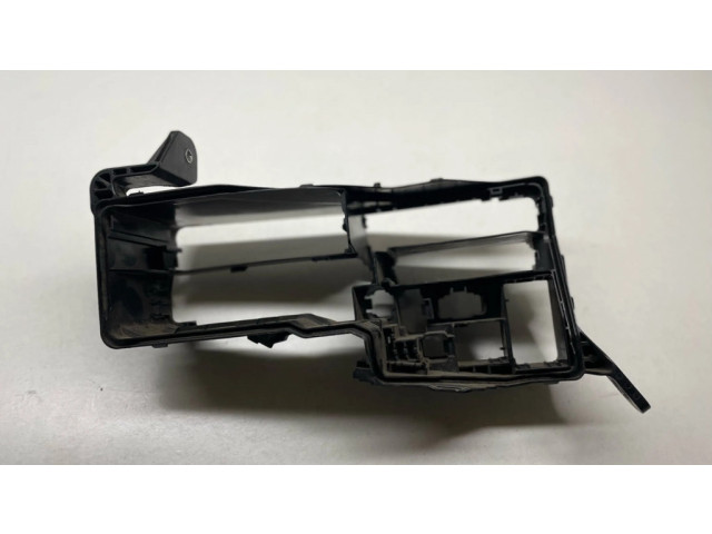 Pojistková skříňka Toyota Camry 2012