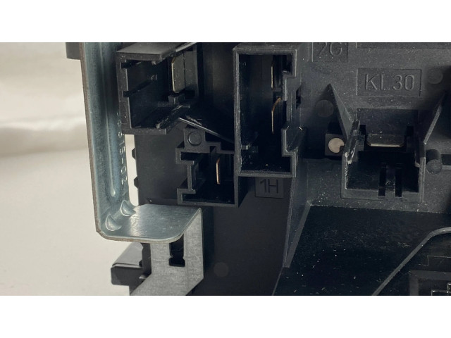 Pojistková skříňka A2049005201 Mercedes-Benz C W204 2009