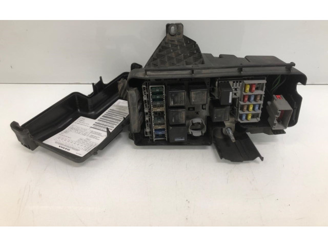 Блок предохранителей 30728132 Volvo S60