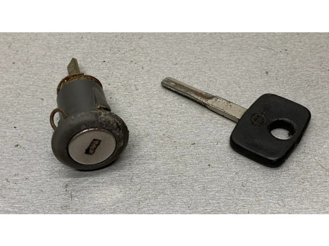 Zámek zadních dveří Y0095 Opel Rekord E2 1983