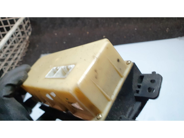 Блок управления климат-контролем PB05CB82C Mazda Premacy