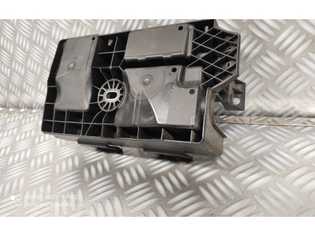 Pojistková skříňka 13302321 Opel Zafira C 2012