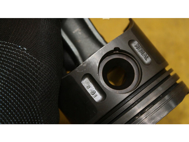 Píst Mercedes-Benz C W203