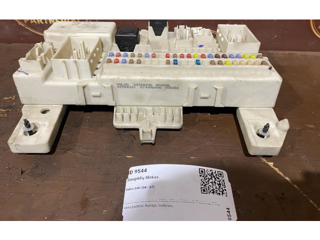 Pojistková skříňka 30728906 Volvo S40 2006