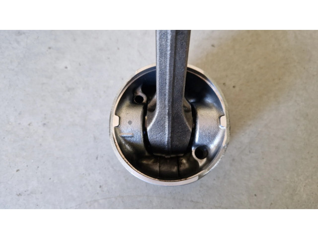 Поршень с шатуном Mitsubishi L200 для дизельного двигателя 2.5