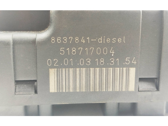 Блок предохранителей 8637841, 518717004   Volvo S80    