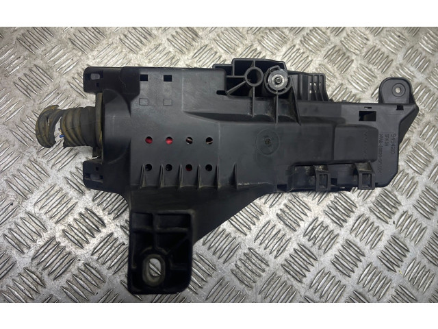 Блок предохранителей  9494210   Volvo V70    