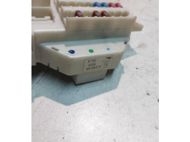 Блок предохранителей 1571H0A Mitsubishi Colt