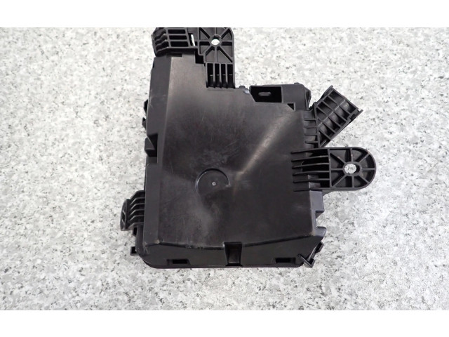   Pojistková skříňka    Nissan Pulsar 2015