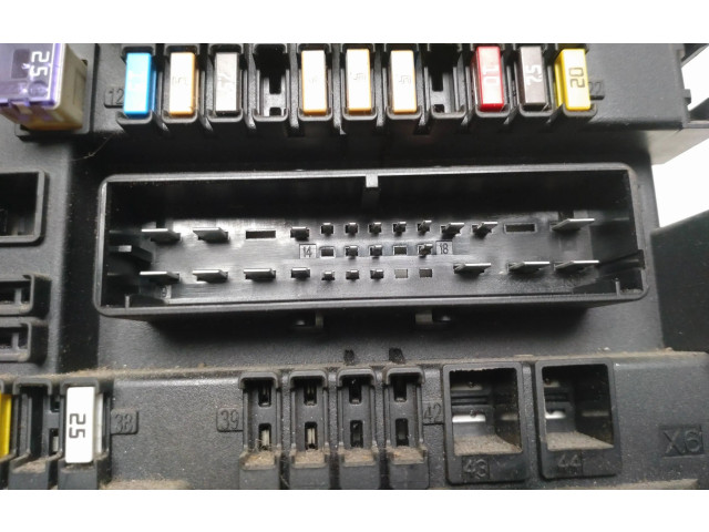 Pojistková skříňka 13220831, 13171831 Opel Zafira B 2006