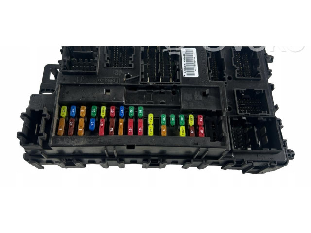 Блок предохранителей  GU5T-15604-ADD   Lincoln MKZ II    