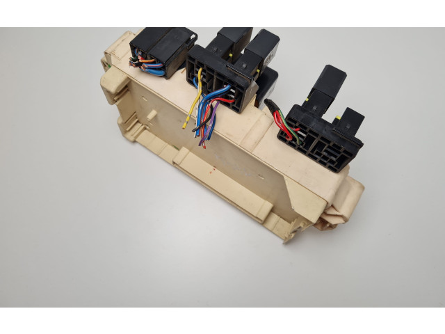   Pojistková skříňka    Mitsubishi Pajero 2001