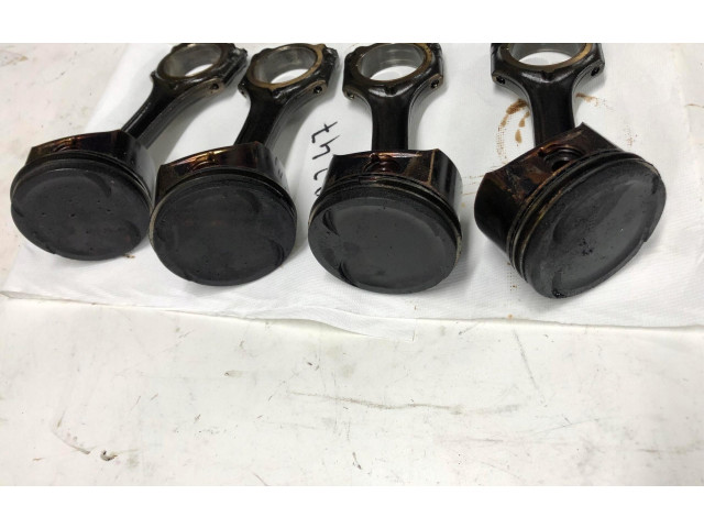 Píst Mercedes-Benz C W203