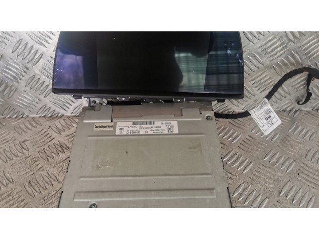 Радио/ проигрыватель CD/DVD / навигация