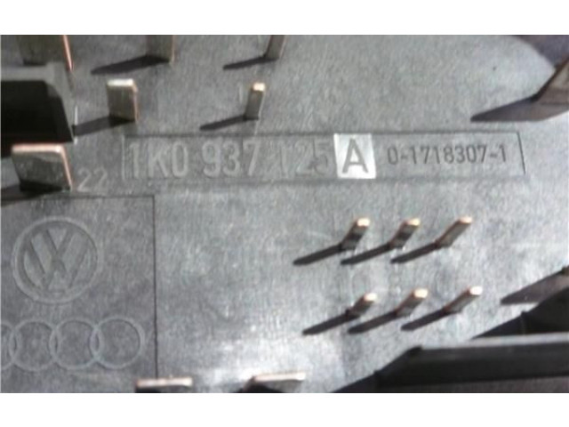 Блок предохранителей 1K0937125A   Audi A3 S3 8P    