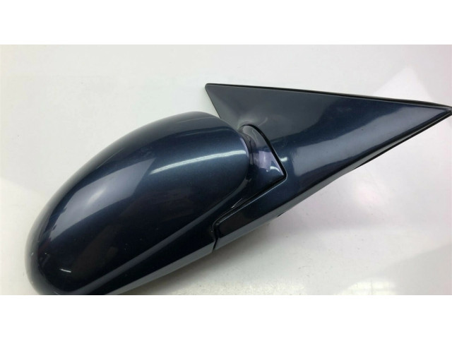 Боковое стекло в середине кузова