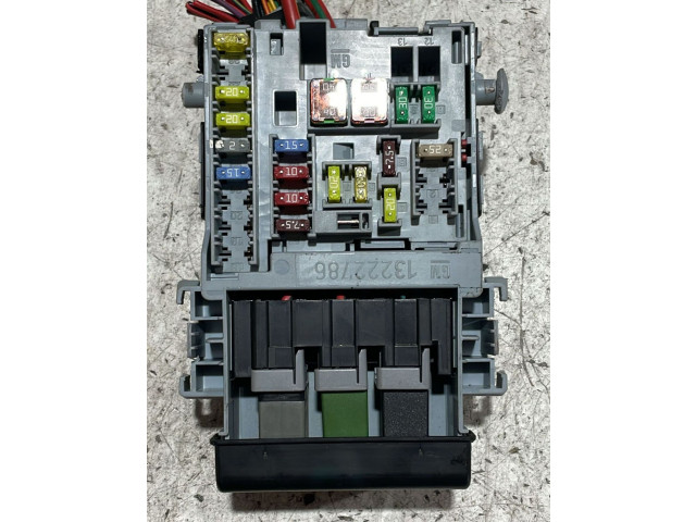 Блок предохранителей 13222786, 13222786   Chevrolet Orlando    