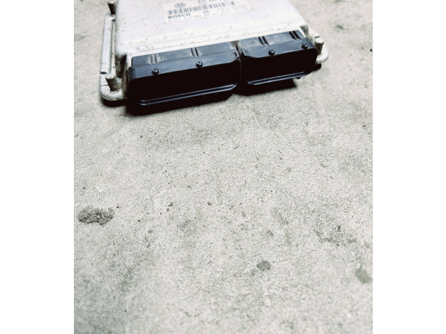 Блок управления двигателя 074906018B, 28SA4061 Volkswagen Transporter - Caravelle T4