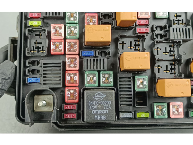 Блок предохранителей  8238036210   SsangYong Rexton    