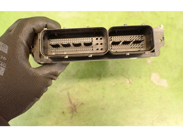 Блок управления двигателем Блок управления Skoda Octavia Mk4