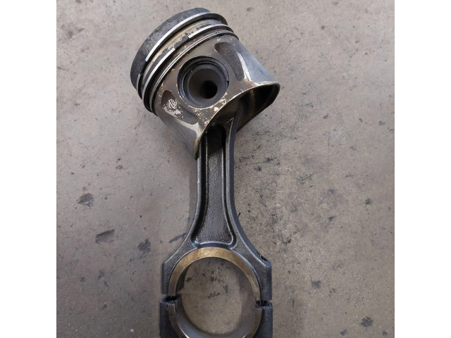 Píst 8349 Mercedes-Benz E W212 pro naftový motor 2.1