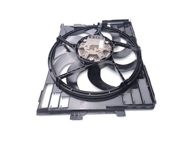 Вентилятор радиатора     7649150, 8626114    BMW i8 