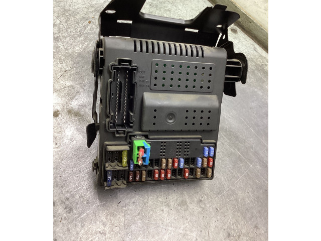 Блок предохранителей 30682981, 12216069   Volvo V70    