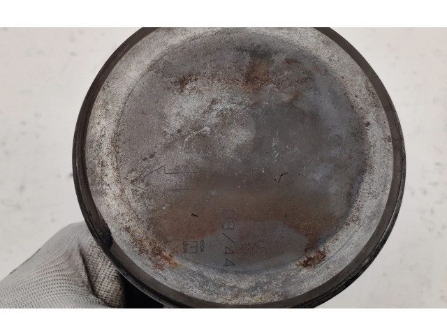 Поршень с шатуном 53021539AD, 05086011AA Dodge Challenger